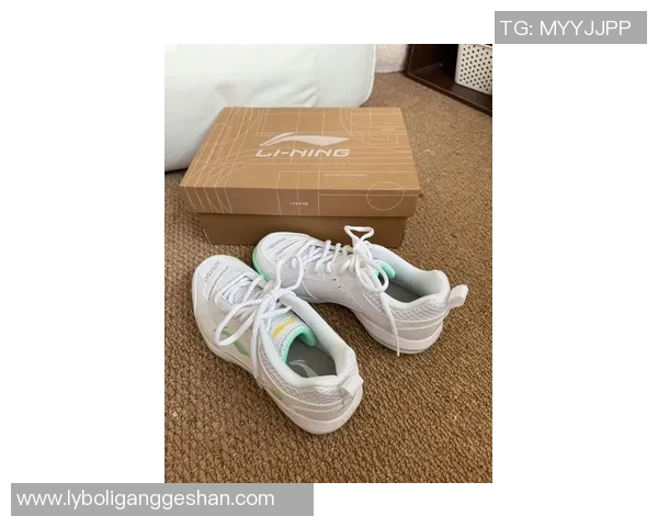 女生篮球鞋打羽毛球的优势与技巧探讨如何选择适合的运动鞋提升表现